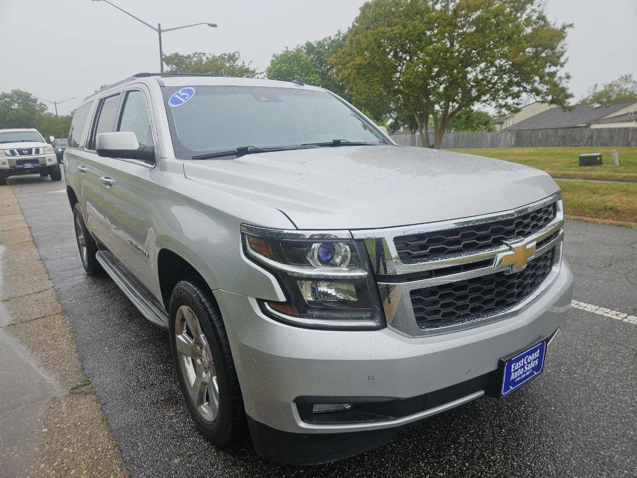Used 2015 Chevrolet Suburban LT w/ Luxury Package AWD/4WD image 8