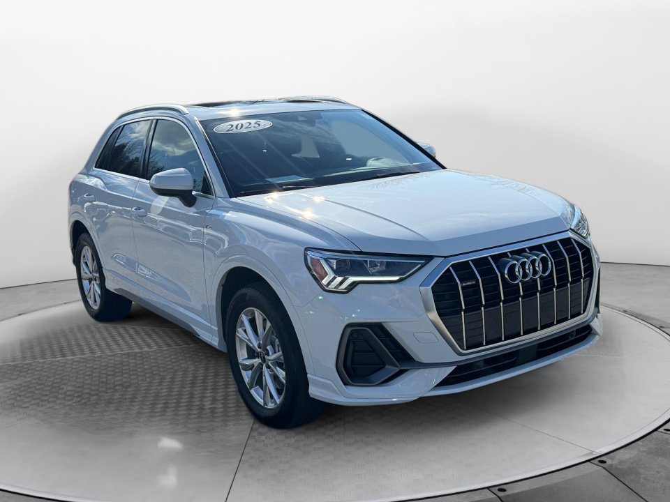 Certified 2025 Audi Q3 2.0T Premium Plus w/ Premium Plus Package