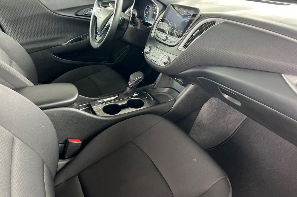 Used 2025 Chevrolet Malibu RS FWD image 22