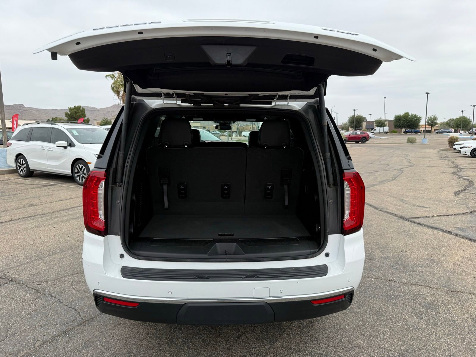Used 2024 GMC Yukon SLT RWD image 44