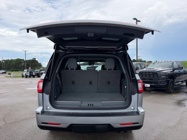 Used 2020 Lincoln Navigator Reserve w/ Equipment Group 201A Reserve RWD image 8