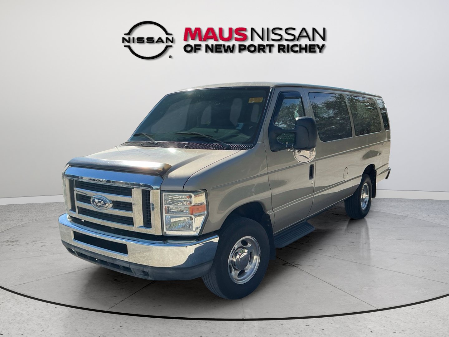 Used 2014 Ford E-350 and Econoline 350 XLT RWD image 4