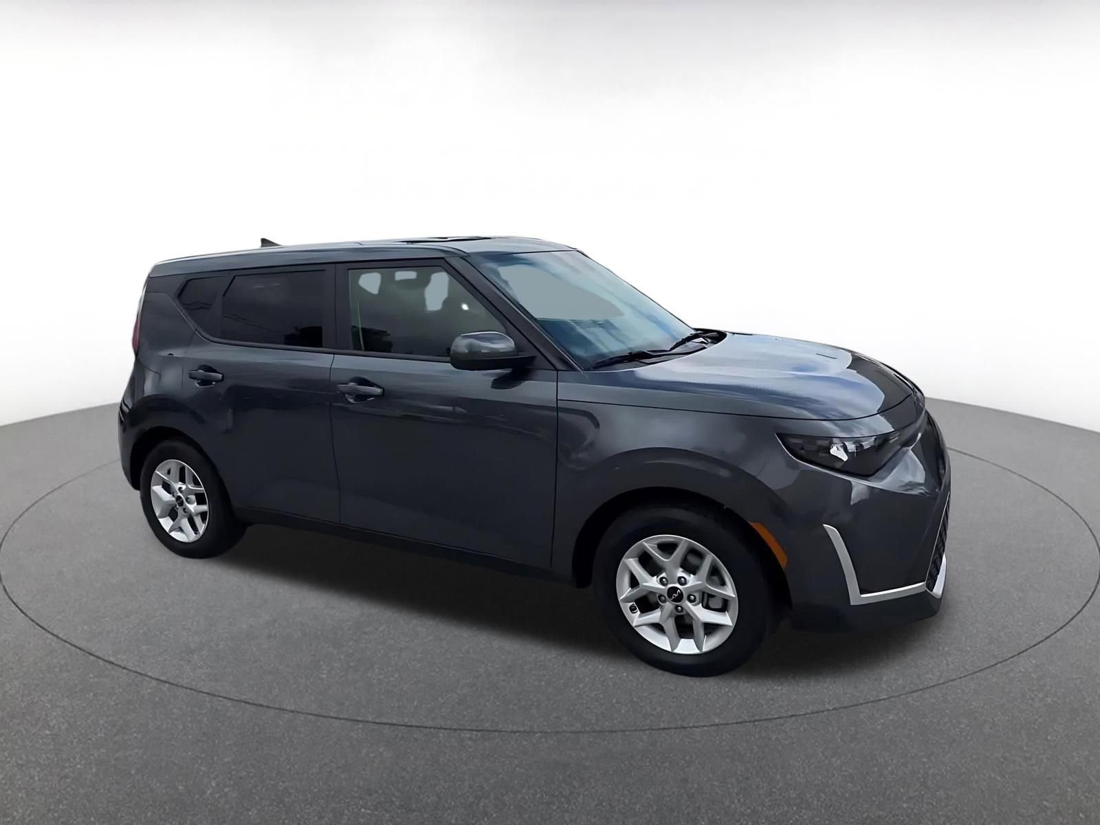 Used 2025 Kia Soul LX w/ LX Technology Package image 2