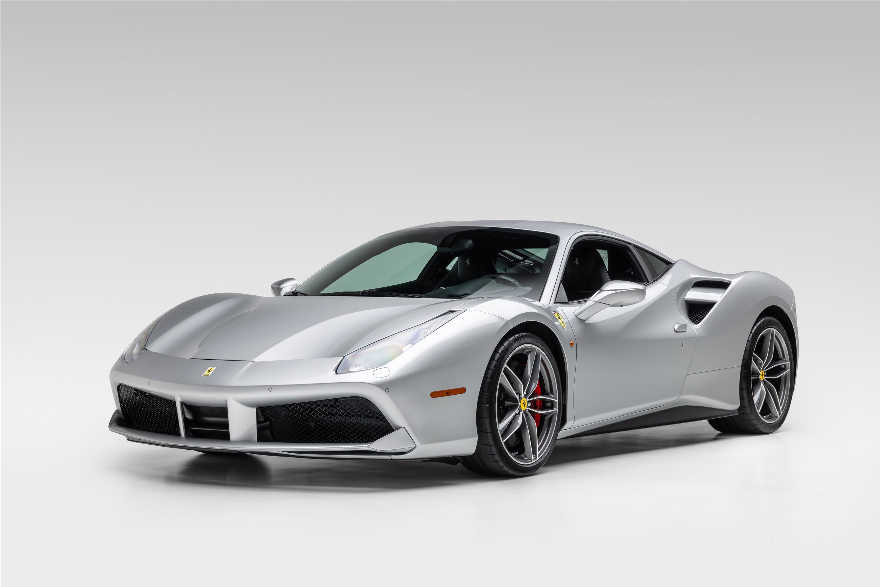 Certified 2018 Ferrari 488 GTB RWD image 2