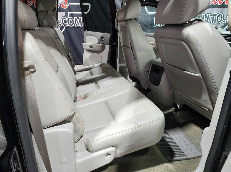 Used 2014 Chevrolet Silverado 3500 LTZ w/ LTZ Plus Package image 11