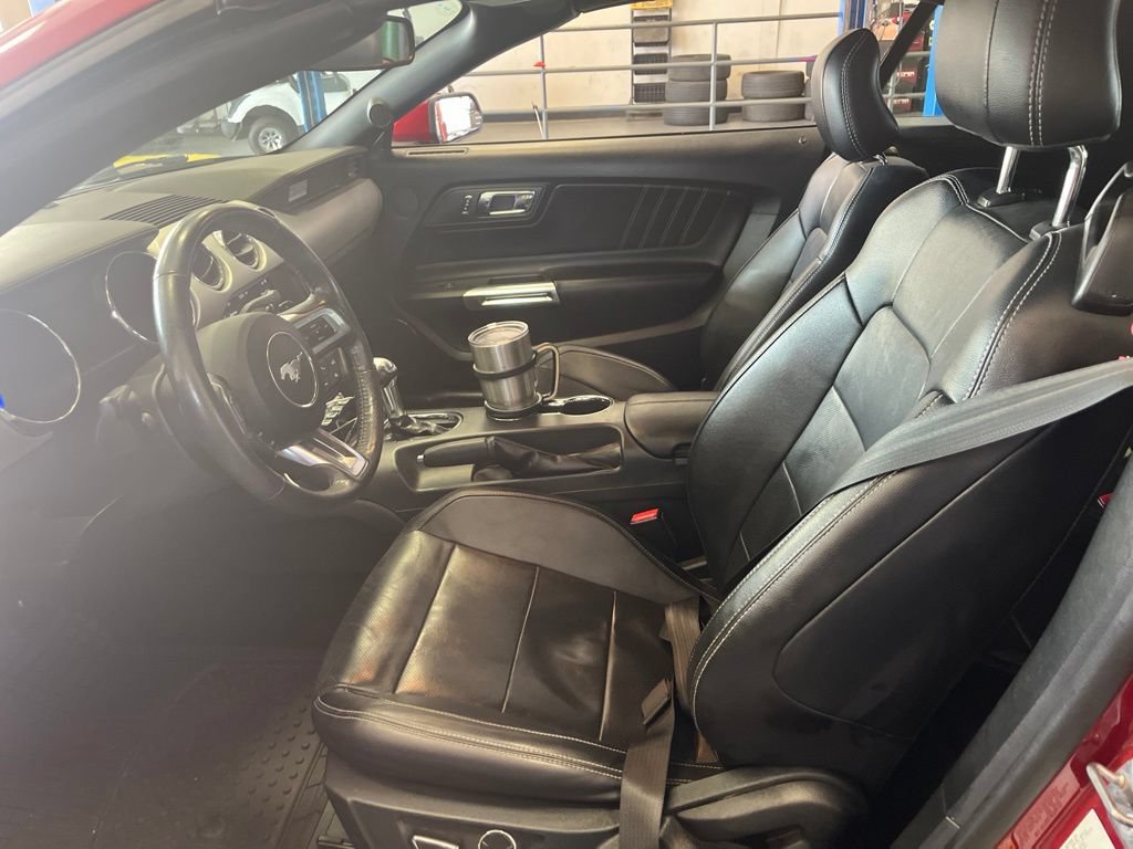 Used 2016 Ford Mustang Convertible RWD image 4
