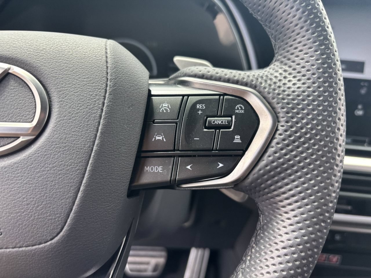Used 2024 Lexus TX 500h AWD w/ Technology Package image 28
