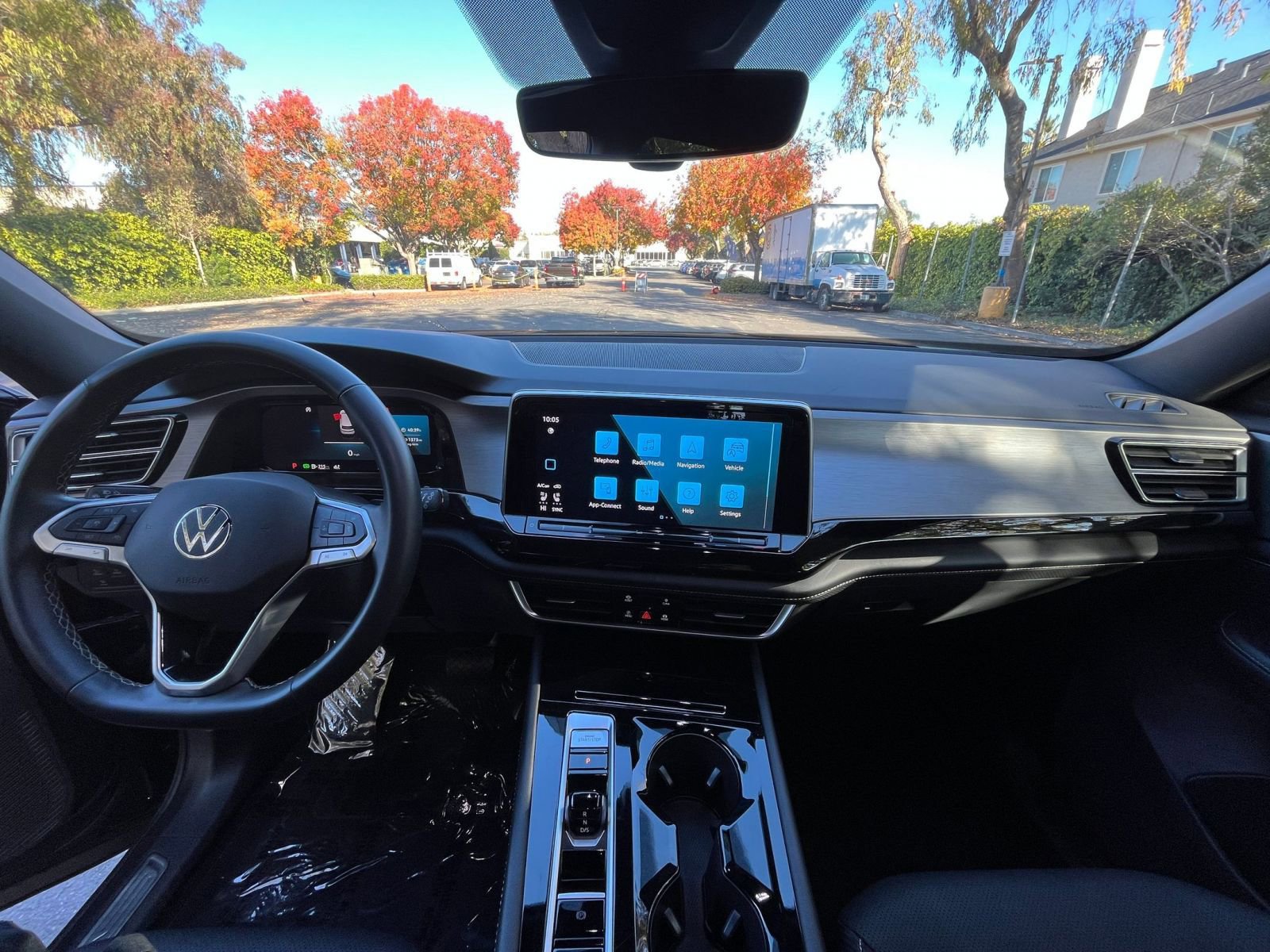 Used 2025 Volkswagen Atlas Cross Sport SE image 34