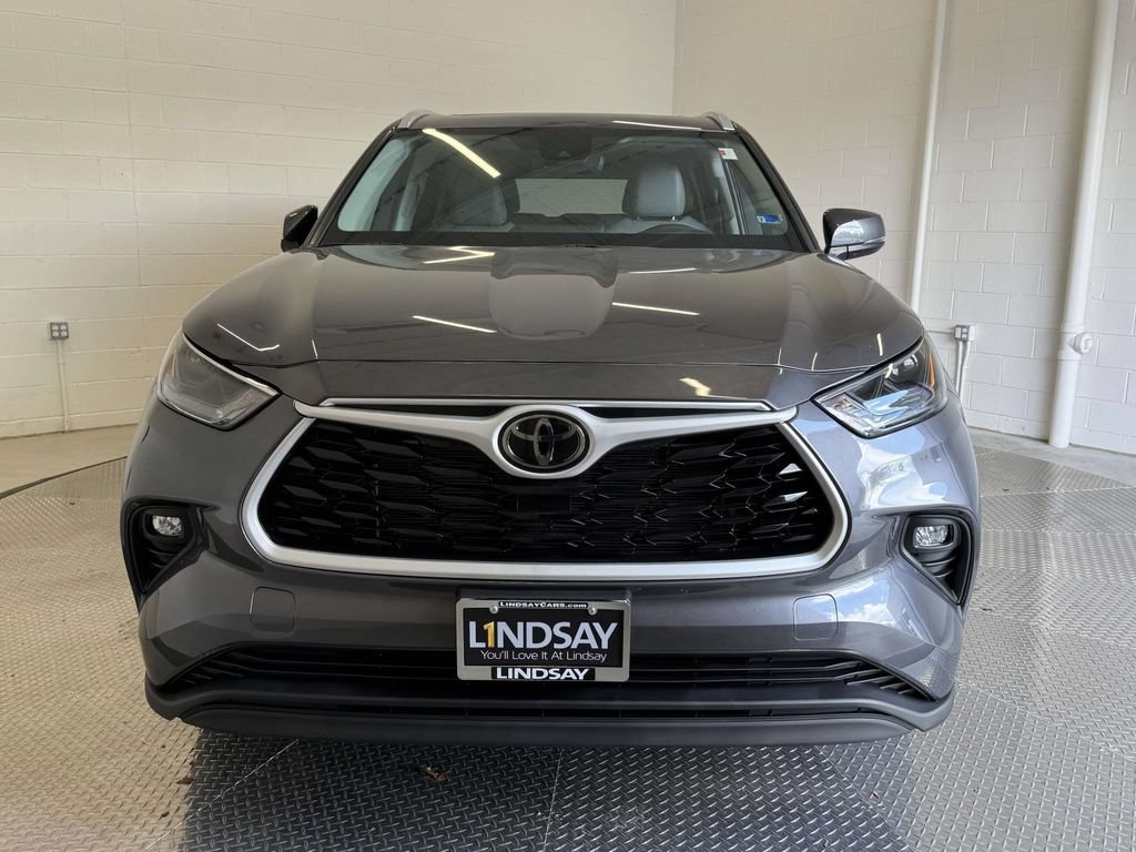 Used 2024 Toyota Highlander XLE AWD/4WD image 8