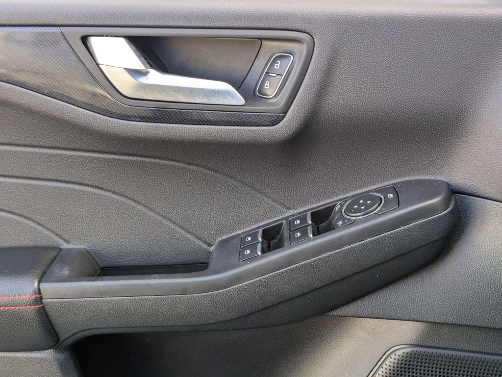 Used 2025 Ford Escape ST-Line image 13