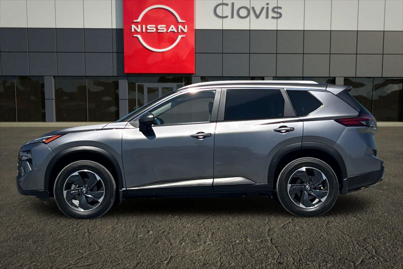 Used 2025 Nissan Rogue SV w/ SV Premium Package FWD image 6