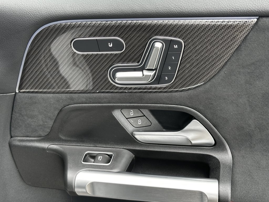 Certified 2025 Mercedes-Benz GLB 250 image 17