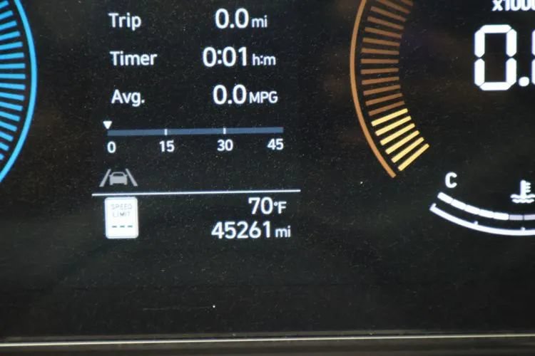 Used 2025 Hyundai Kona SEL FWD image 28