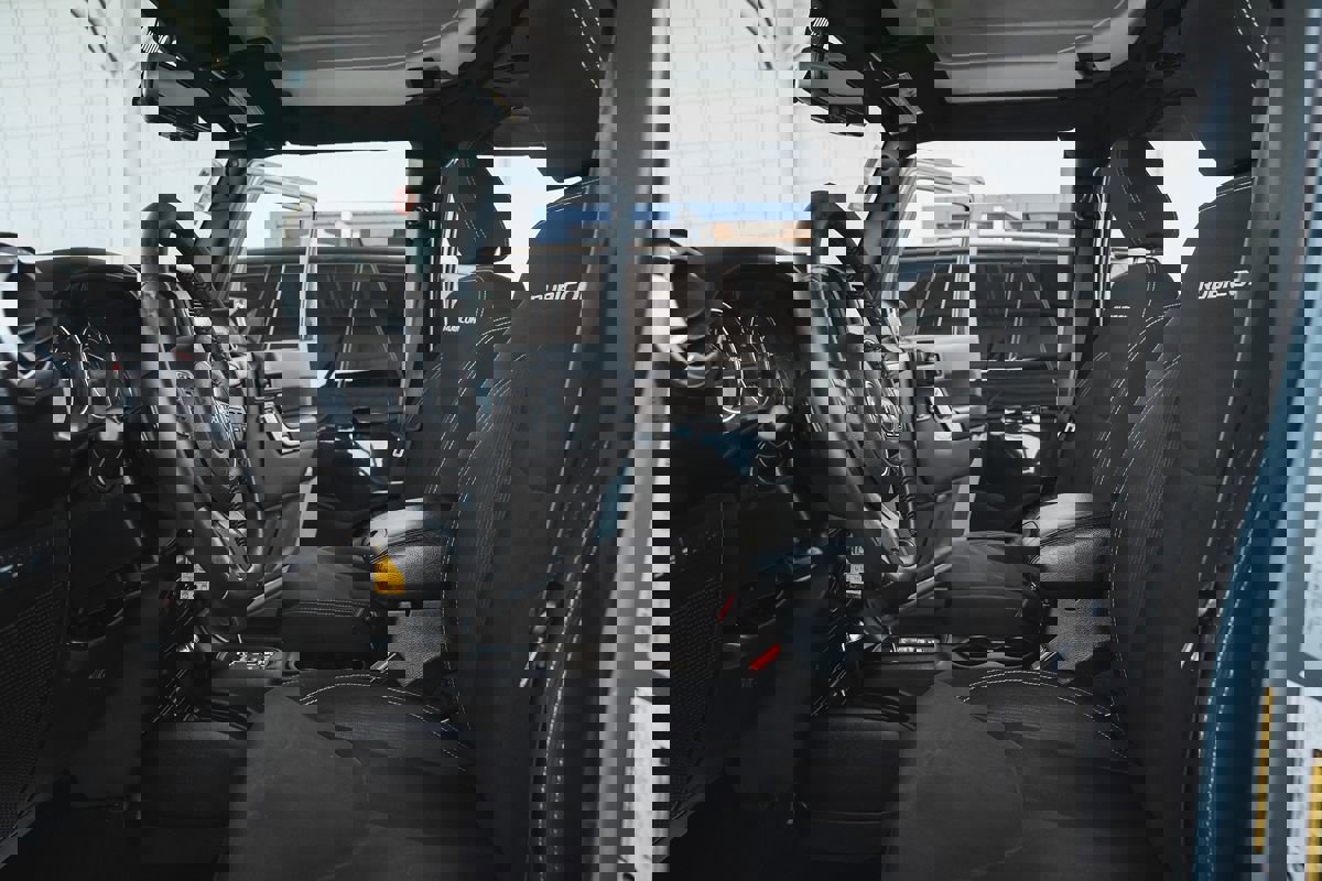 Used 2015 Jeep Wrangler Unlimited Rubicon w/ Connectivity Group image 23