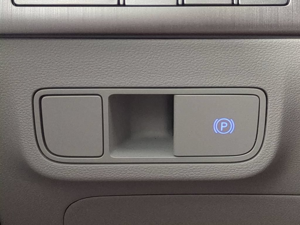 Used 2025 Hyundai Kona SEL FWD image 28