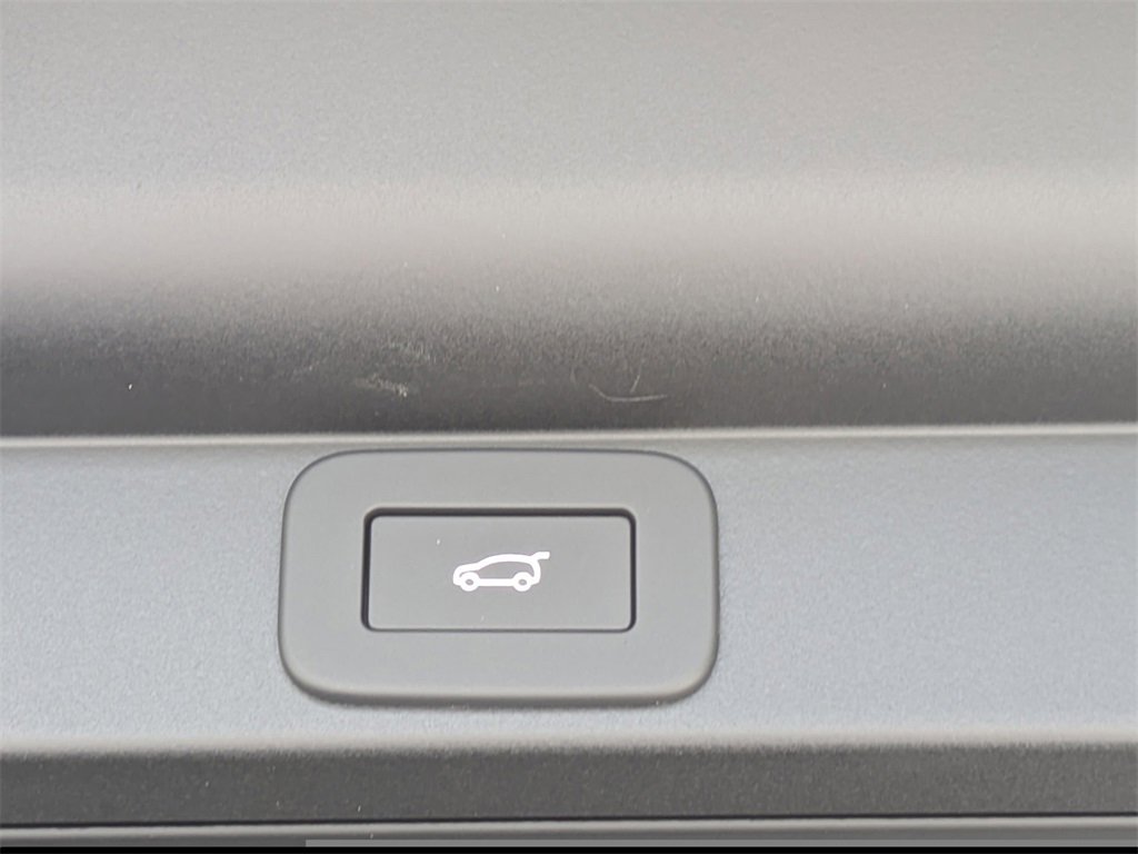 New 2025 Land Rover Range Rover Long Wheelbase SE image 13