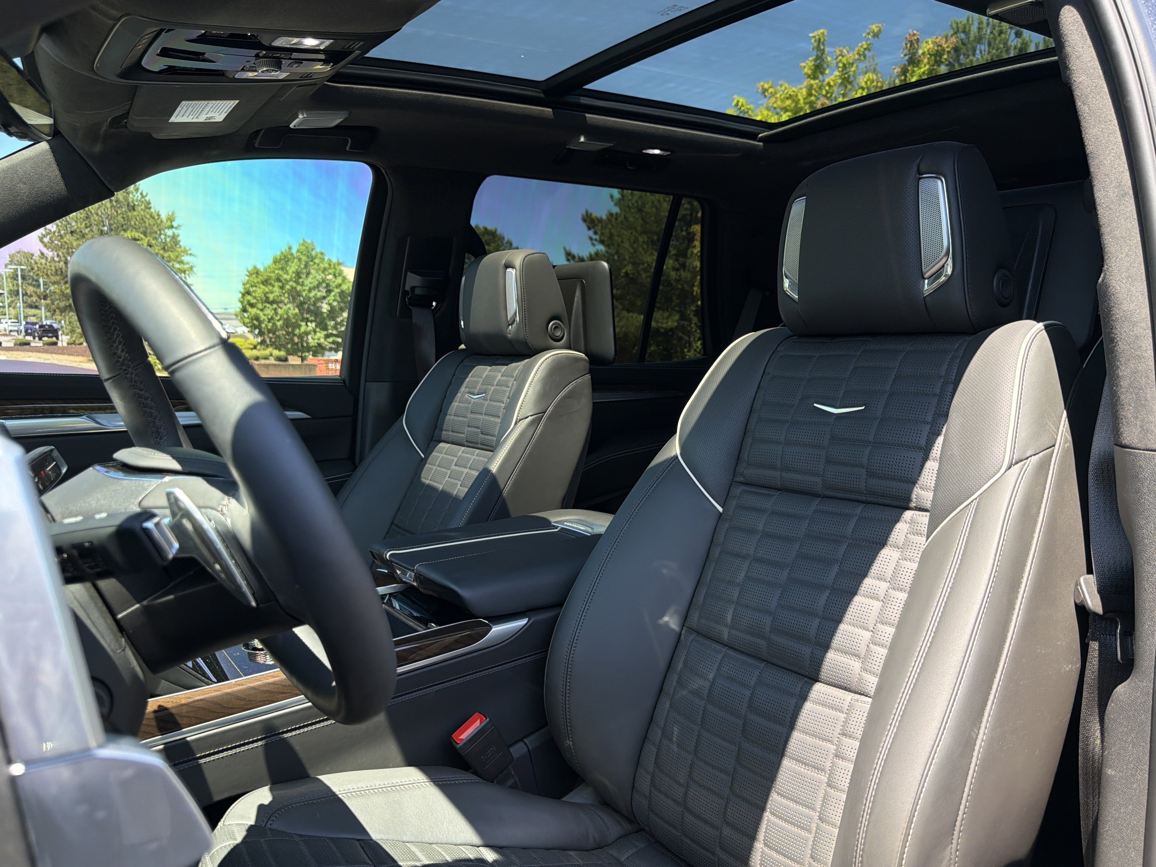 Used 2025 Cadillac Escalade Sport Platinum AWD/4WD image 7
