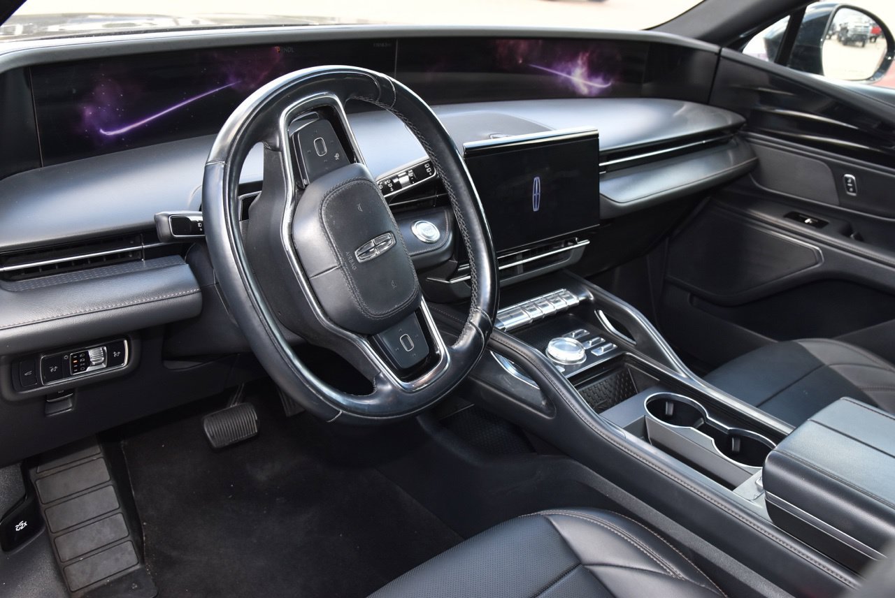 Used 2024 Lincoln Nautilus Premier w/ Jet Appearance Package AWD/4WD image 8