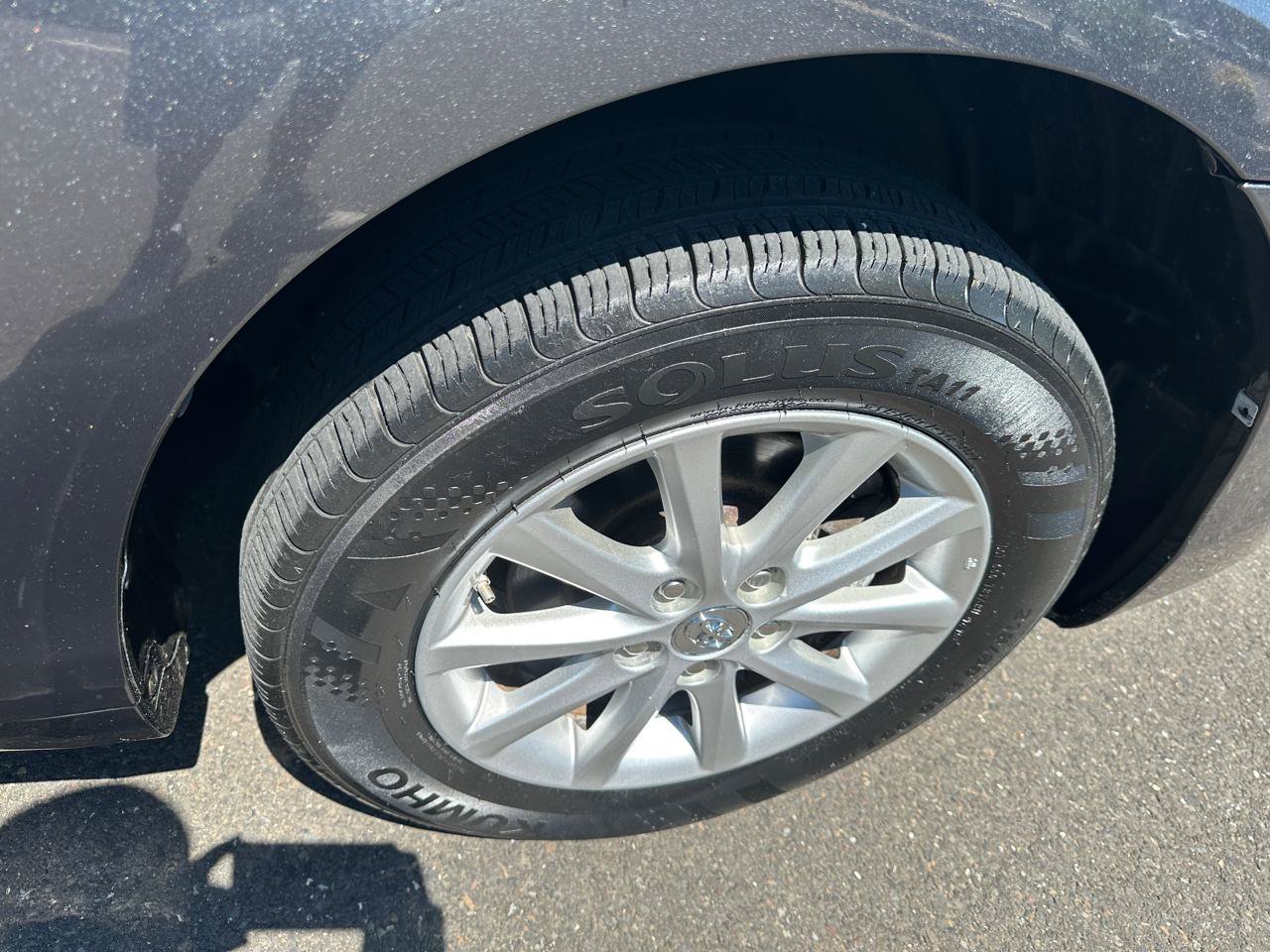 Used 2010 Toyota Camry XLE FWD image 29