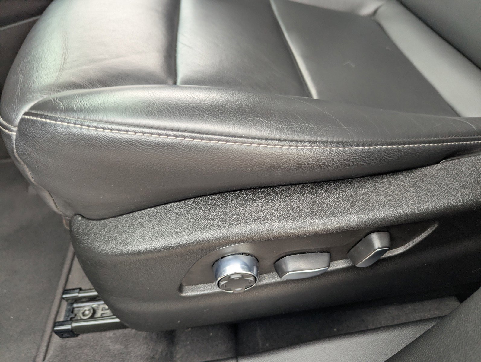 Certified 2024 Cadillac XT4 Premium Luxury image 28