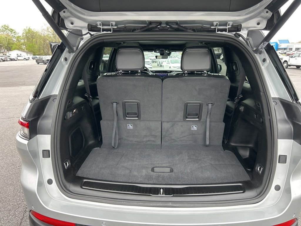 Used 2025 Jeep Grand Cherokee L Limited w/ Black Appearance Package AWD/4WD image 21