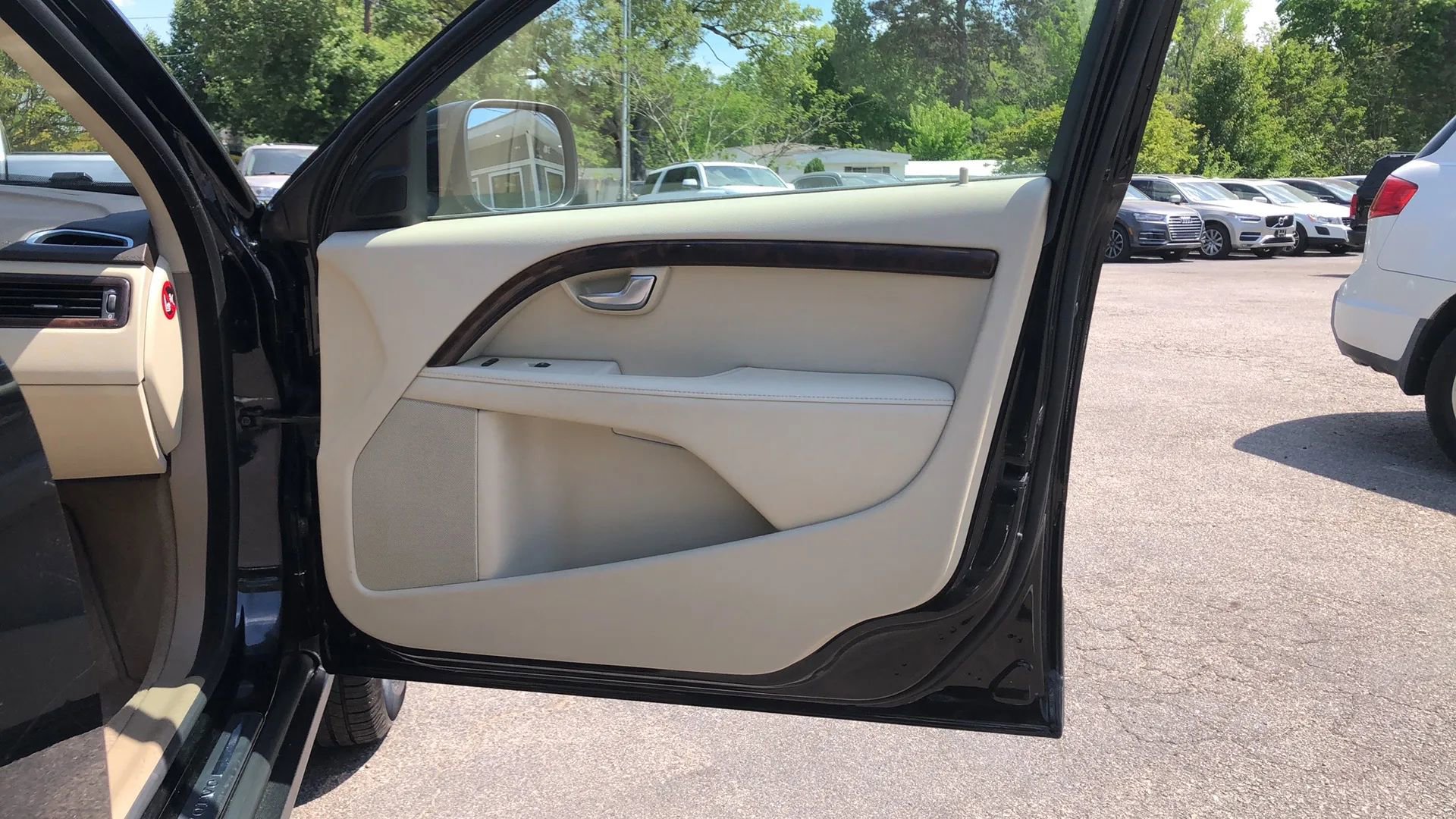 Used 2012 Volvo XC70 3.2 image 9