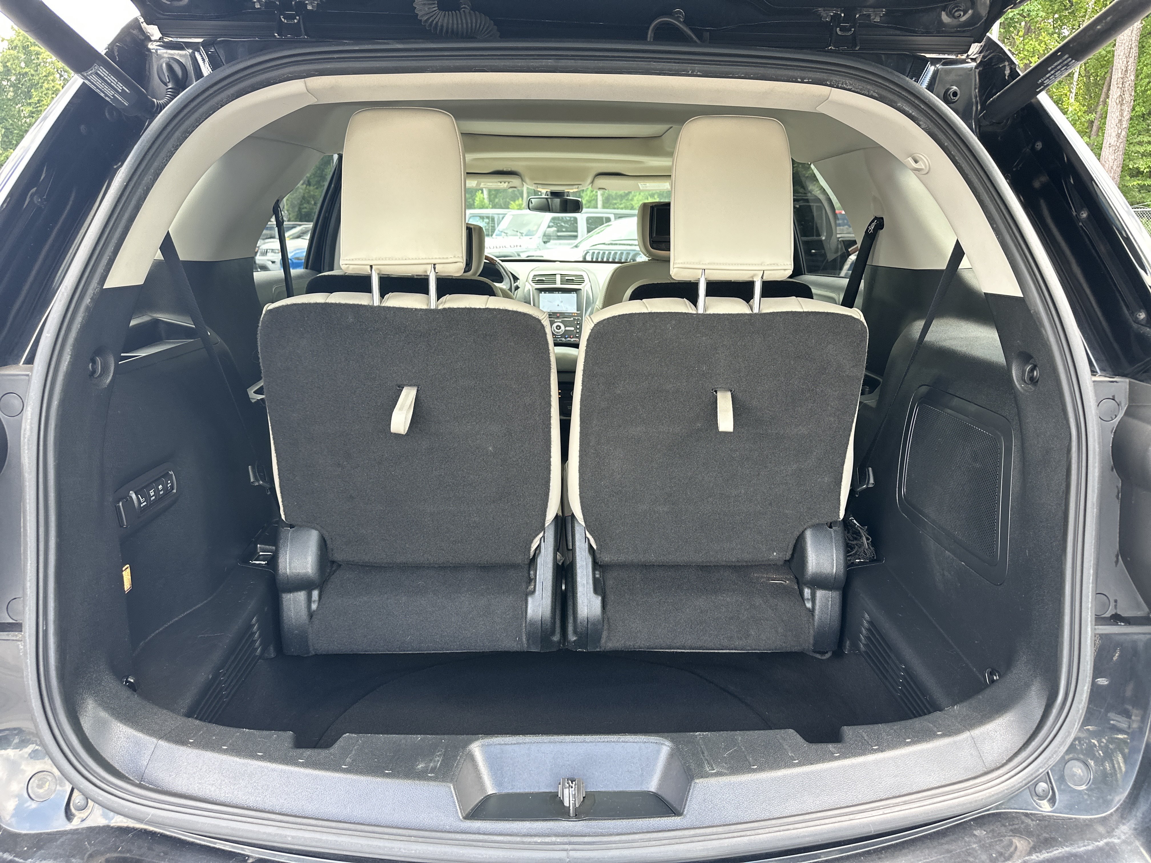 Used 2017 Ford Explorer Platinum AWD/4WD image 22