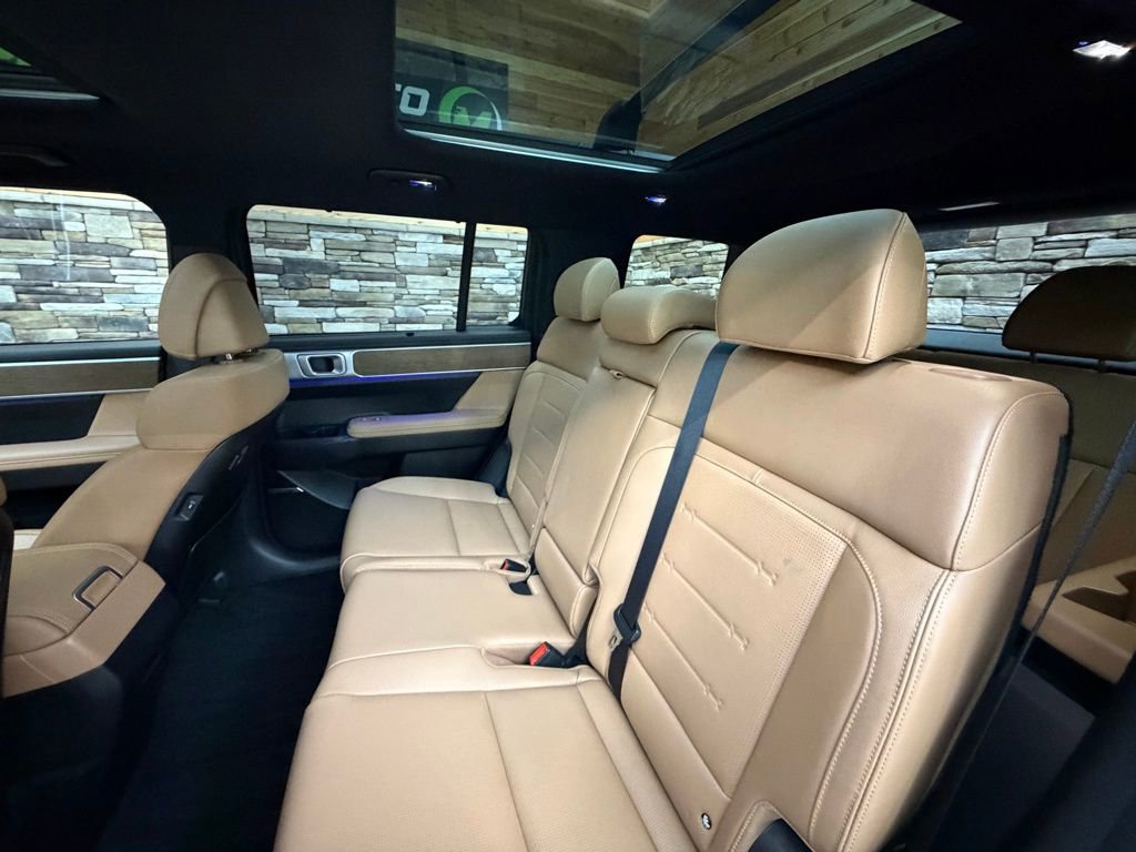 Certified 2025 Hyundai Santa Fe Limited image 30