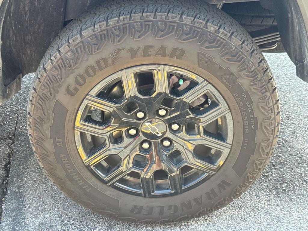 Used 2024 Chevrolet Colorado Trail Boss w/ Advanced Trailering Package AWD/4WD image 4