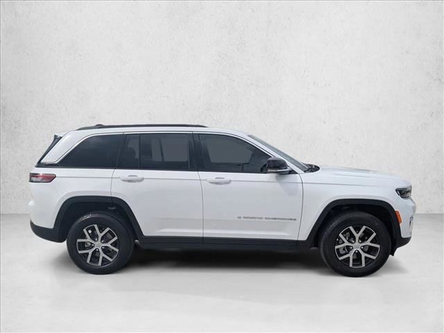 Certified 2025 Jeep Grand Cherokee Limited AWD/4WD image 4