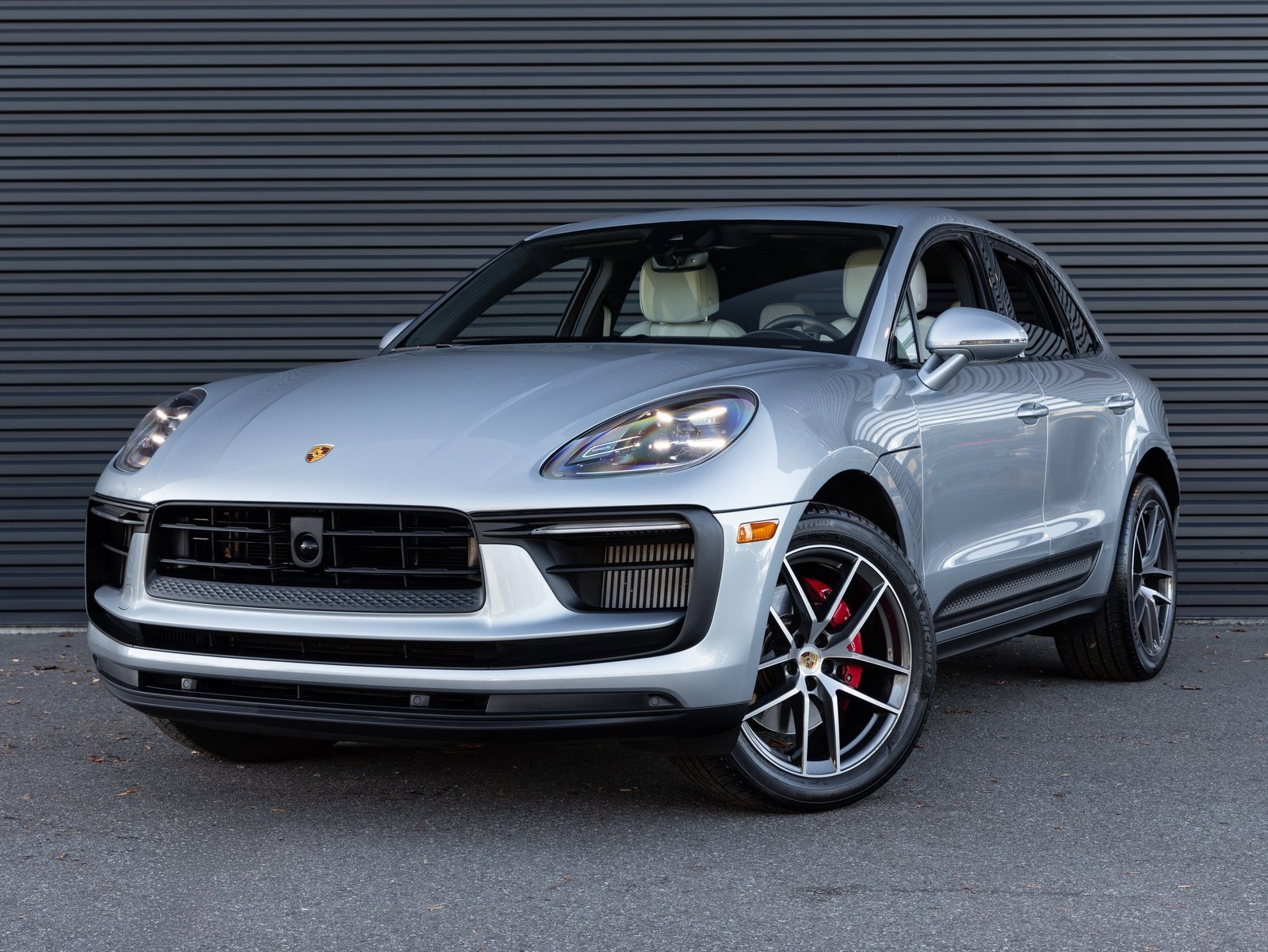 Used 2023 Porsche Macan S image 1