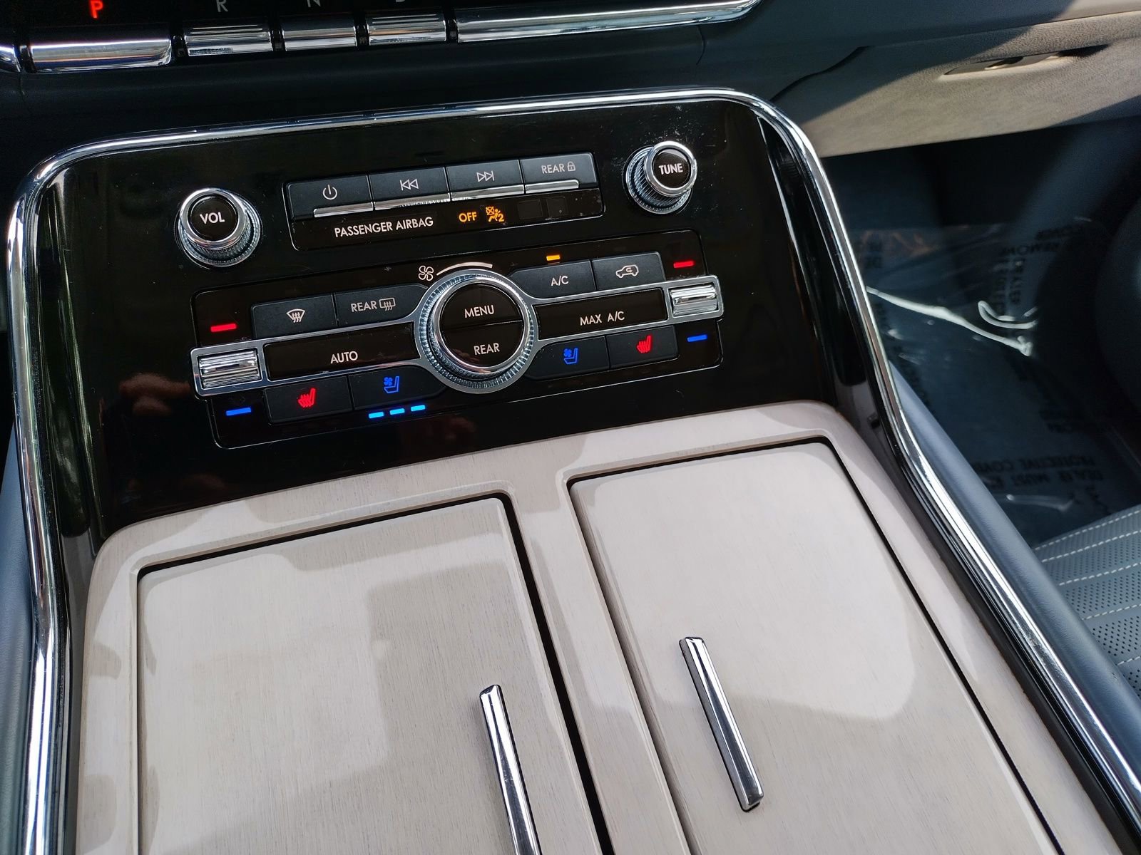 Used 2021 Lincoln Navigator Black Label w/ Cargo Convenience Package image 17