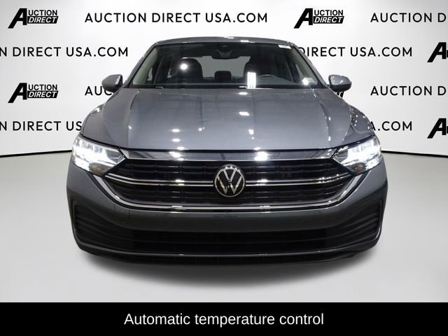 Used 2024 Volkswagen Jetta SE image 3