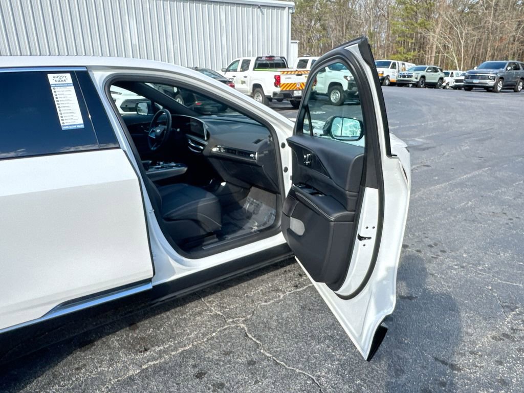 Used 2025 Cadillac Lyriq Luxury w/ LPO, Floor Liner Package image 31