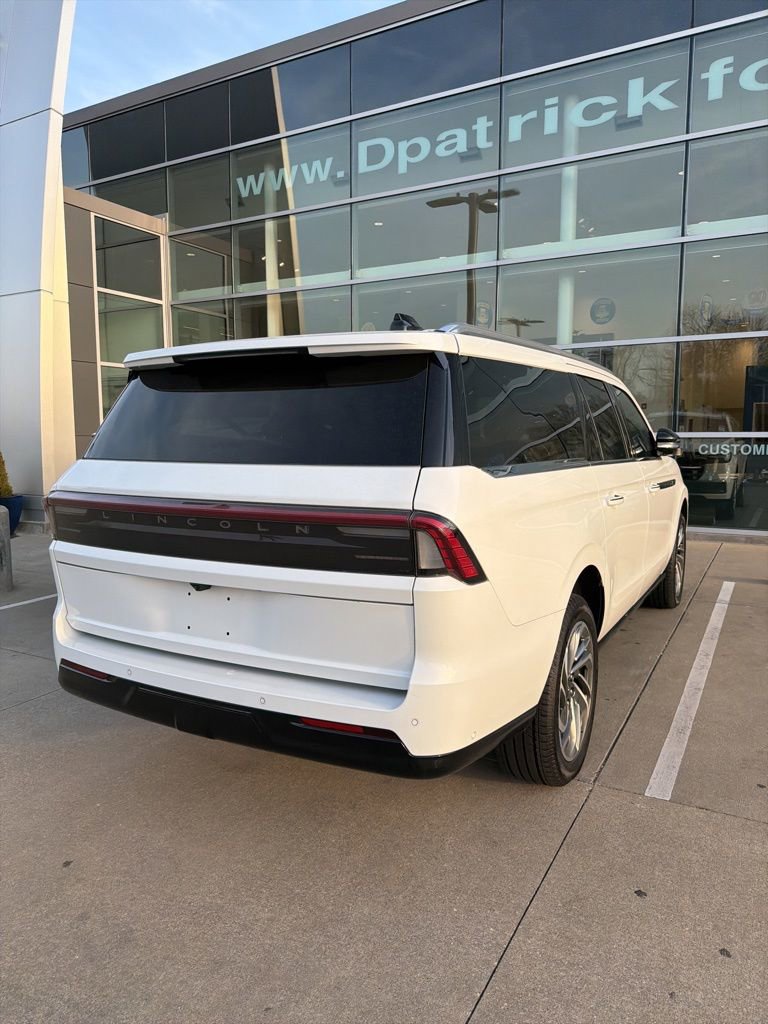 Used 2025 Lincoln Navigator L Reserve image 7