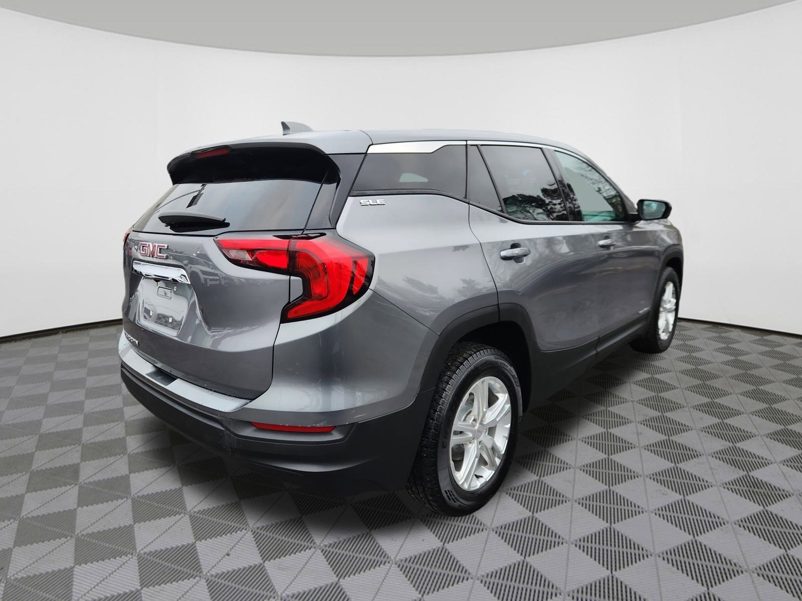 Used 2019 GMC Terrain SLE image 4