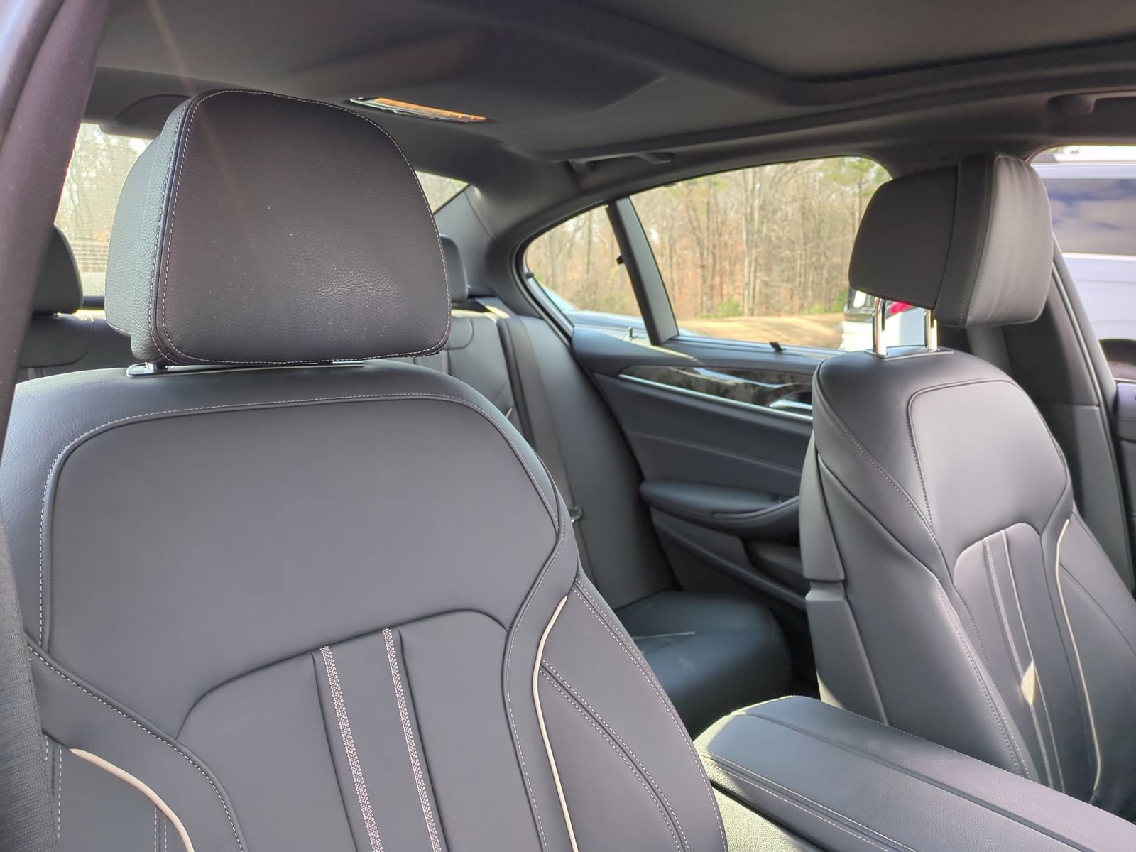 Used 2023 BMW M550i xDrive image 32