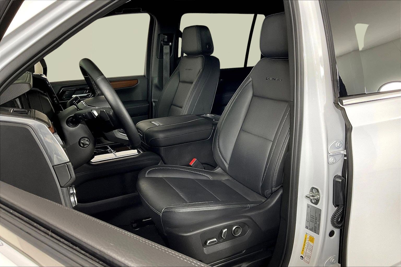 Used 2025 GMC Yukon XL Denali image 21