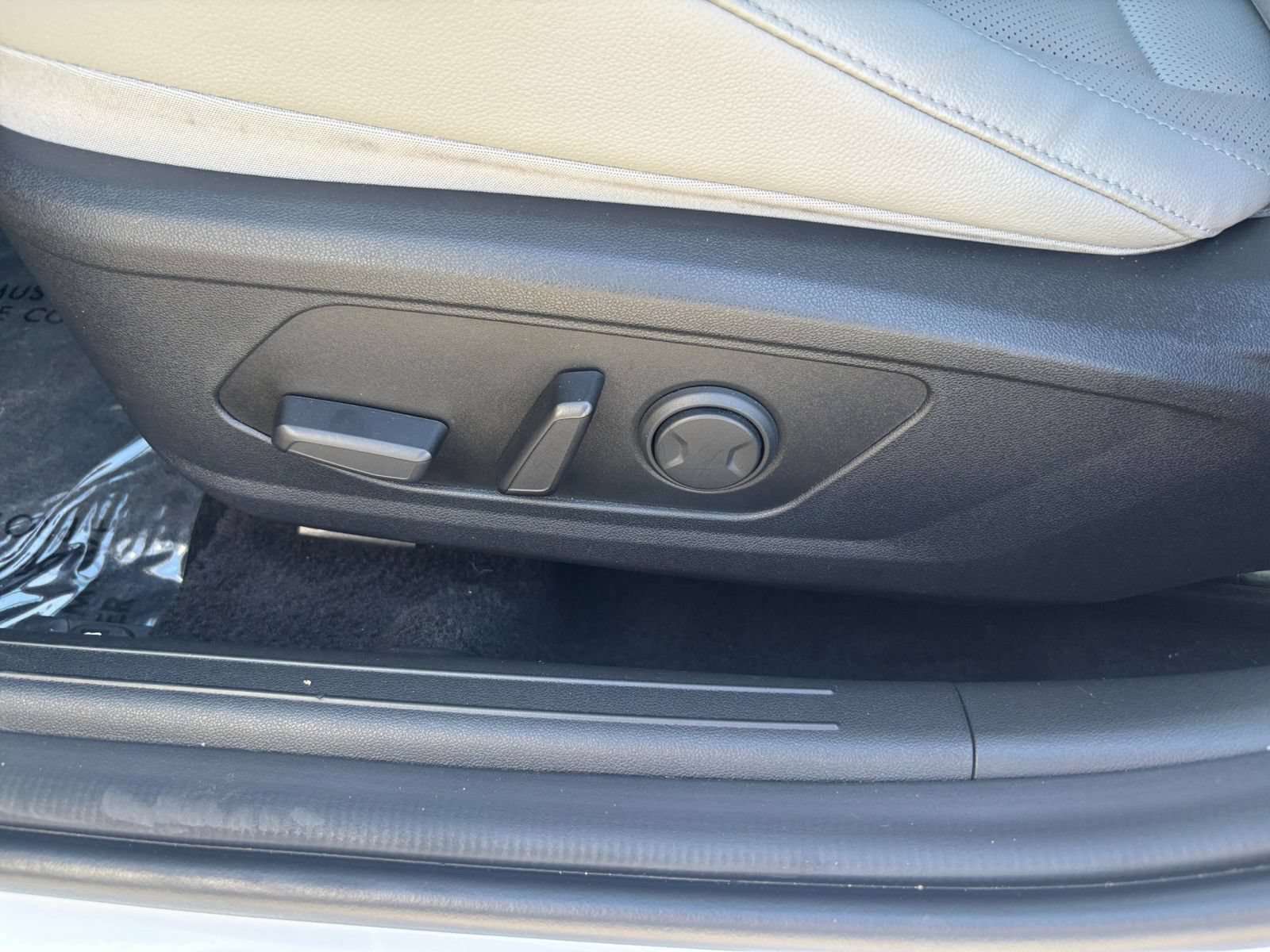 Used 2025 Hyundai Elantra Limited FWD image 22