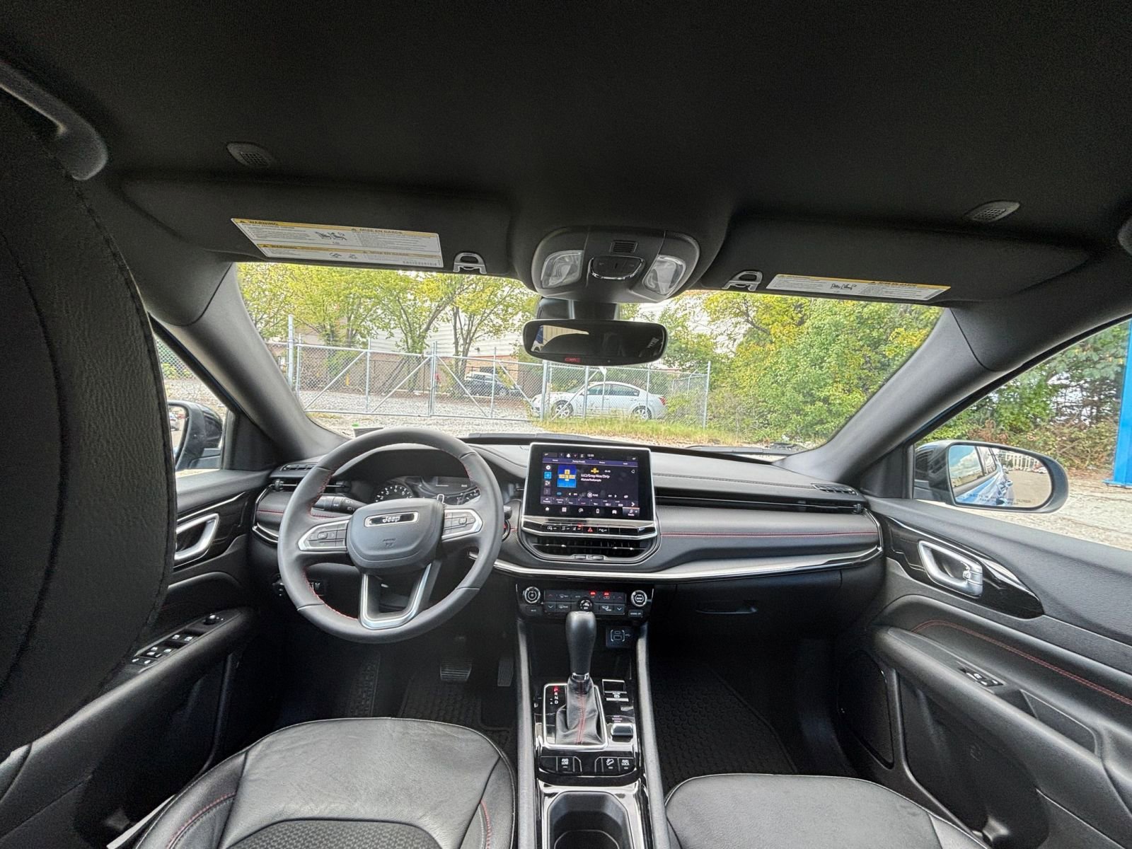 Used 2025 Jeep Compass Trailhawk image 32