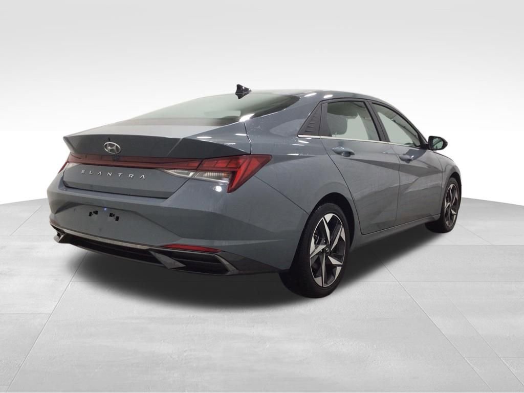 Used 2021 Hyundai Elantra SEL w/ Convenience + Premium Package image 4