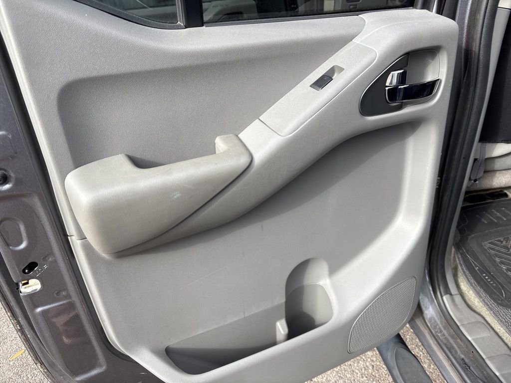 Used 2018 Nissan Frontier SV image 5