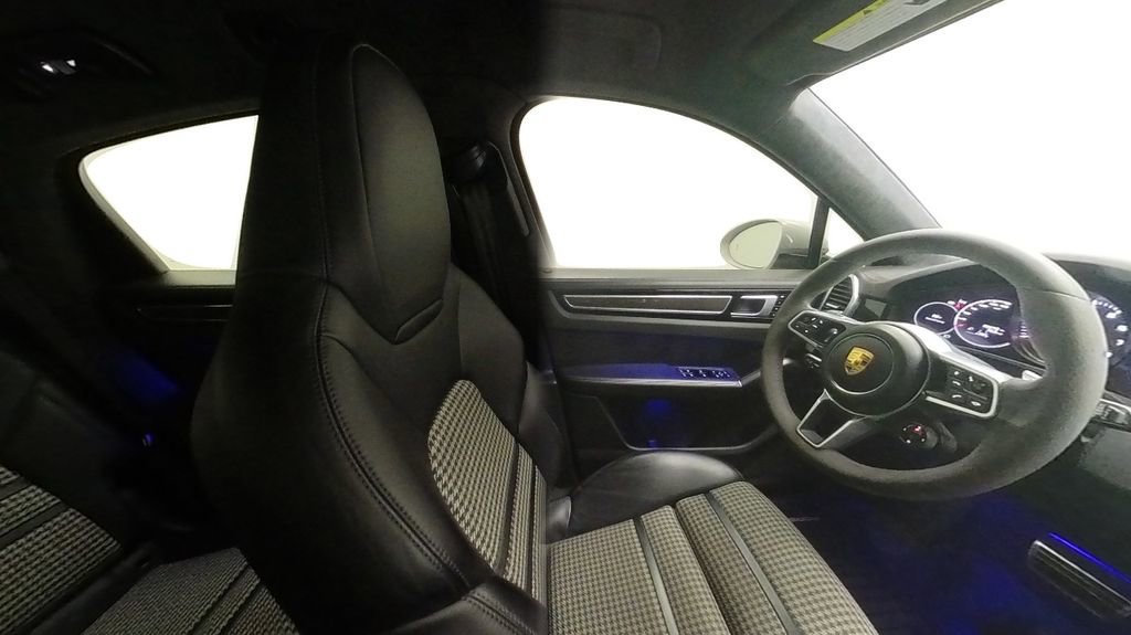 Used 2021 Porsche Cayenne GTS AWD/4WD image 37