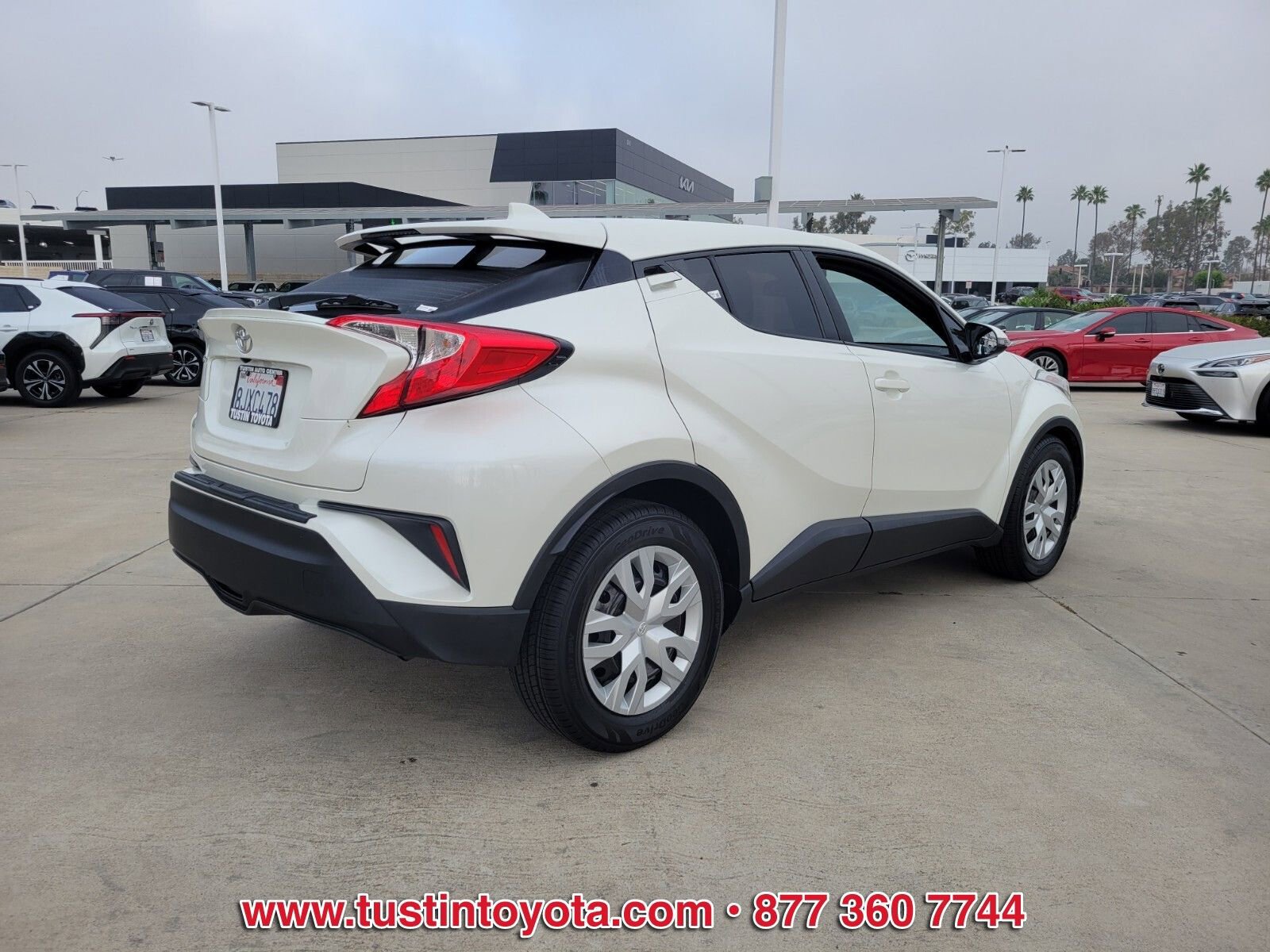 Certified 2019 Toyota C-HR LE FWD image 4