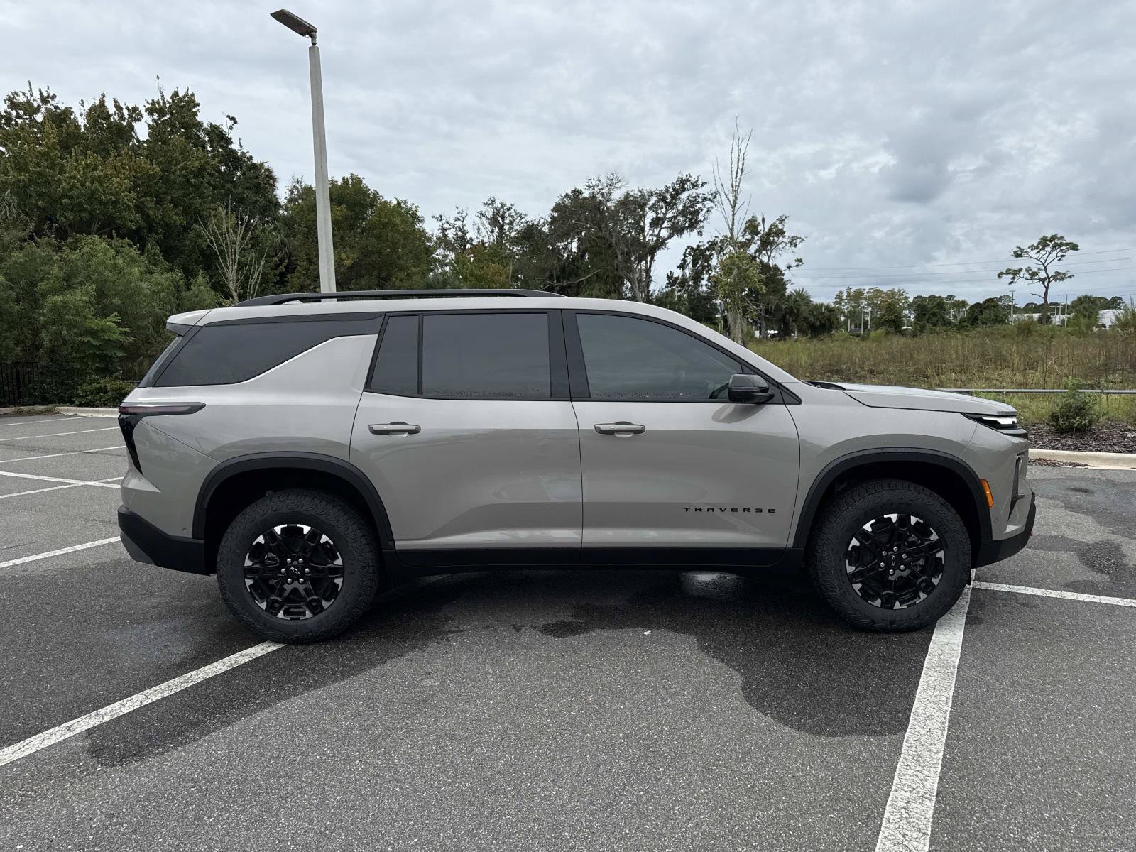 New 2027 Chevrolet Traverse Z71 w/ Enhanced Driving Package AWD/4WD image 2