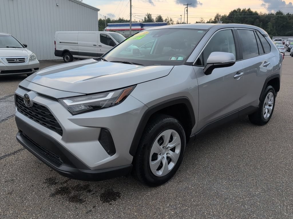 Used 2024 Toyota RAV4 LE AWD/4WD image 2
