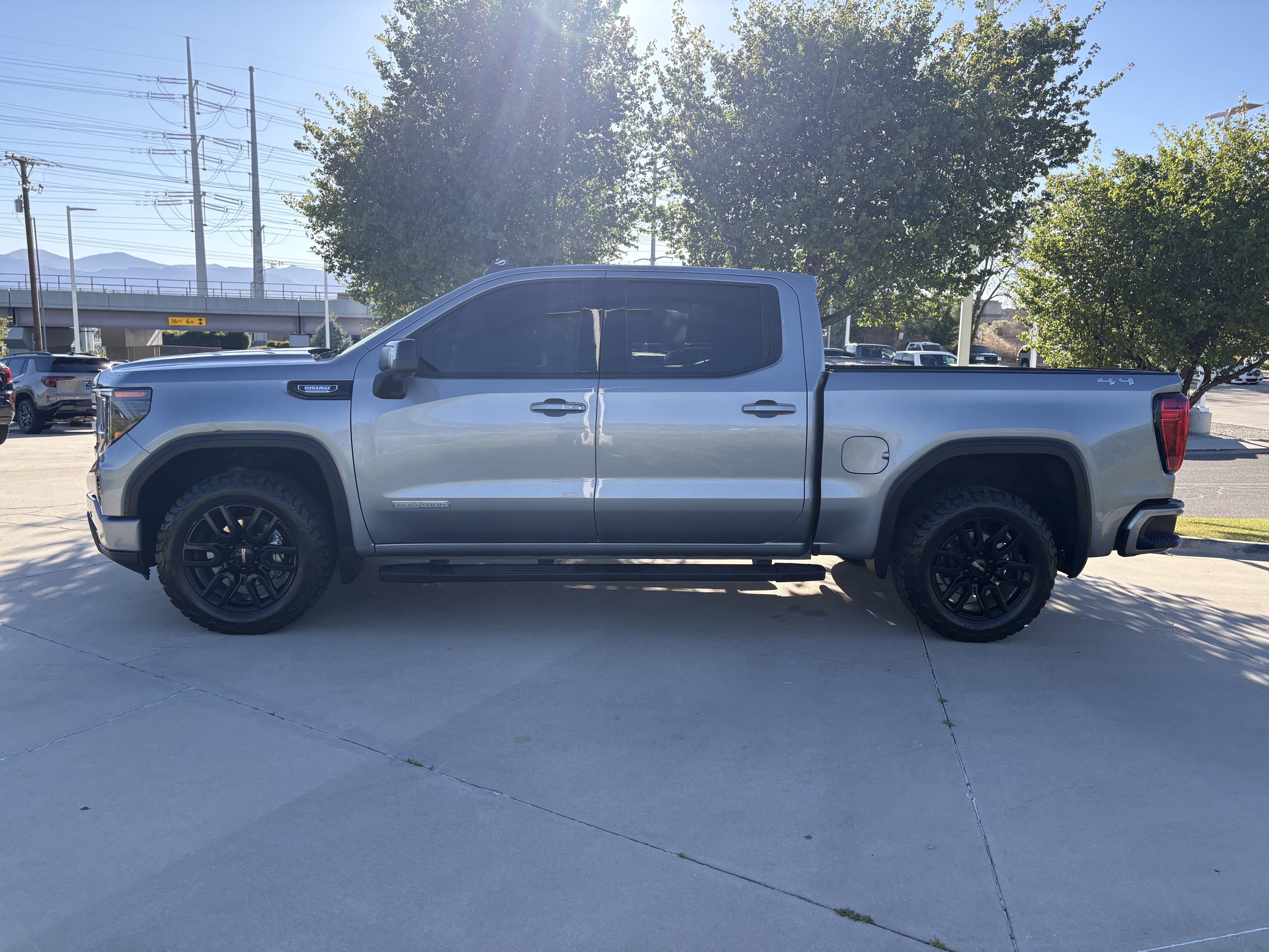 Used 2025 GMC Sierra 1500 Elevation w/ Elevation Premium Package AWD/4WD image 2