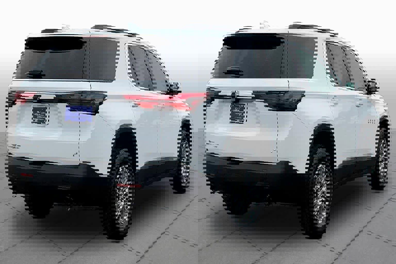 Used 2023 Chevrolet Traverse LT w/ Rear Camera Mirror Package image 13