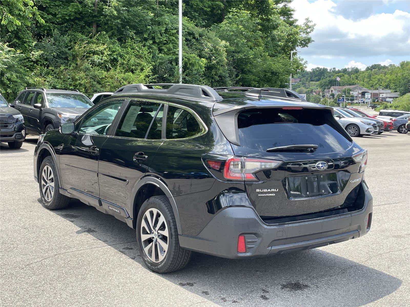 Used 2022 Subaru Outback Premium AWD/4WD image 3