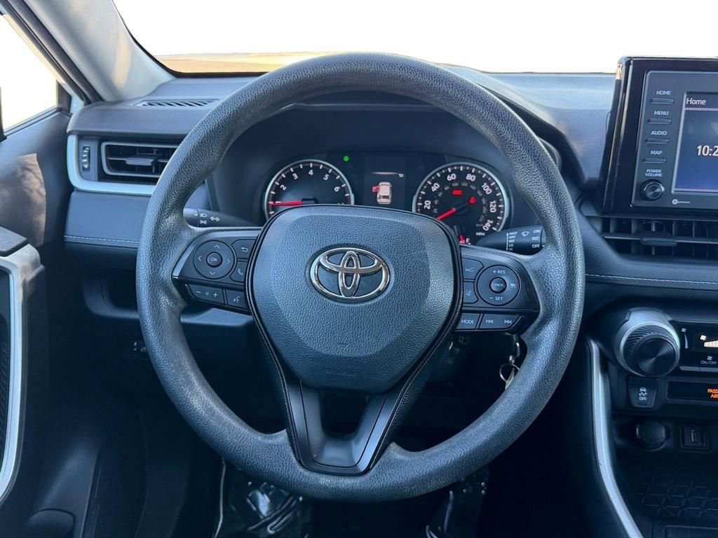 Used 2021 Toyota RAV4 LE image 12